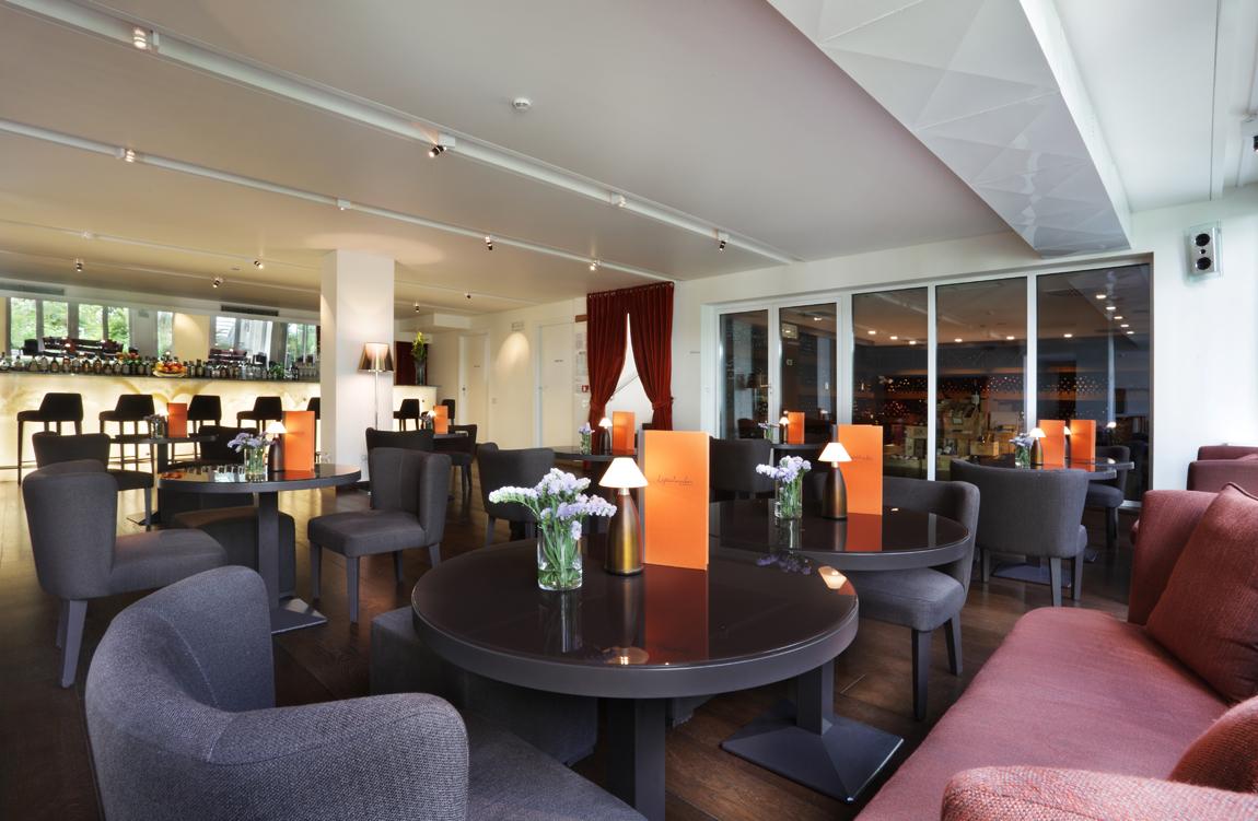 Magna Pars L'Hotel A Parfum, Small Luxury Hotels Of The World Milánó Kültér fotó The lounge at the airport