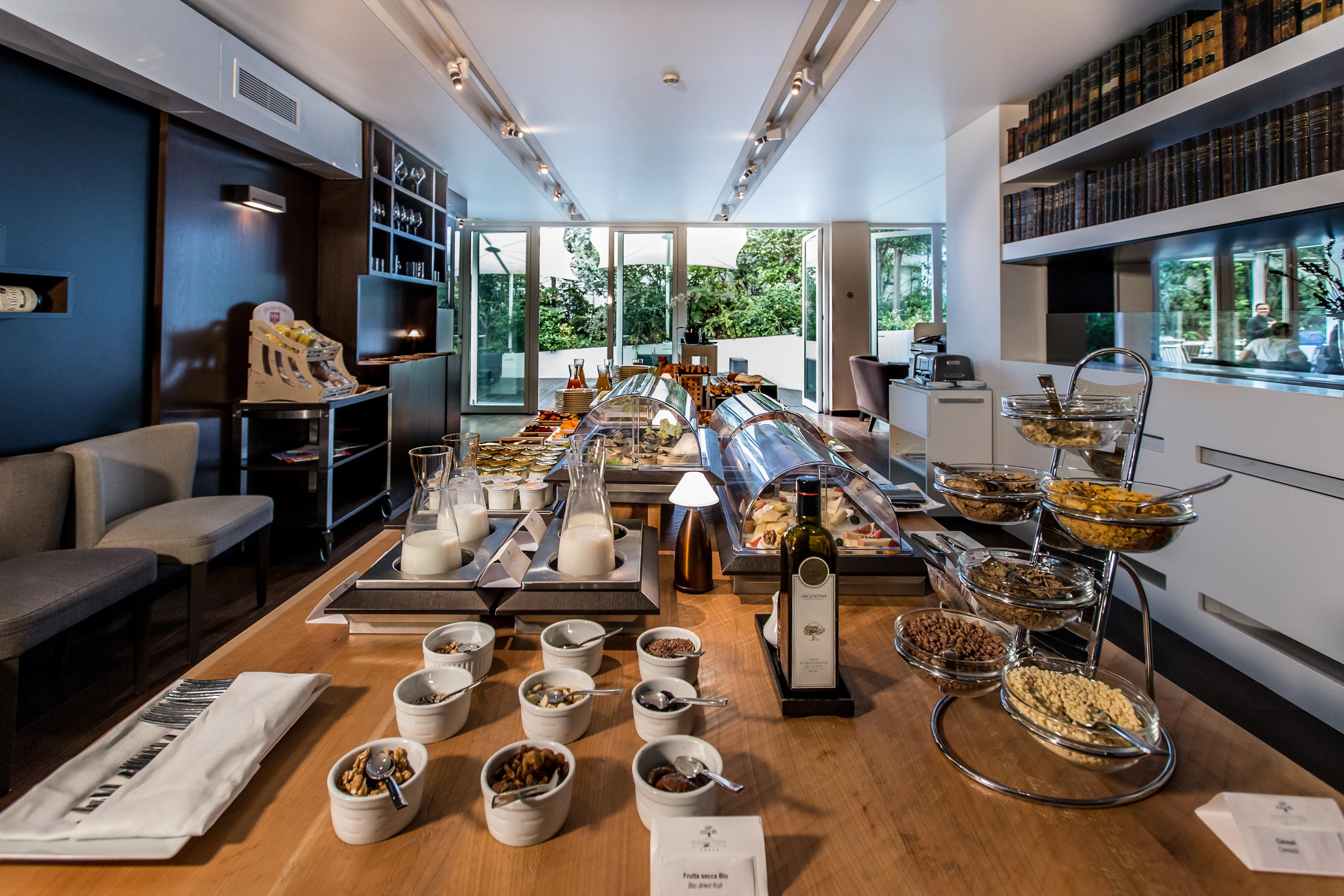 Magna Pars L'Hotel A Parfum, Small Luxury Hotels Of The World Milánó Kültér fotó The tea tasting room at the German Tea Museum