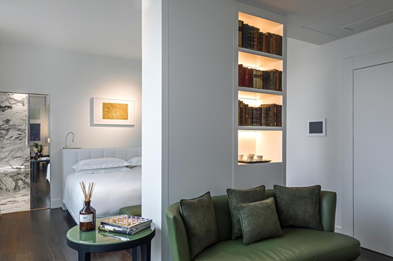 Magna Pars L'Hotel A Parfum, Small Luxury Hotels Of The World Milánó Kültér fotó A suite at the Hotel